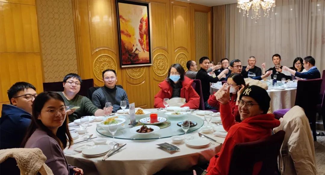 齊心協(xié)力，乘風(fēng)破浪！聚集夢(mèng)想，贏在未來！